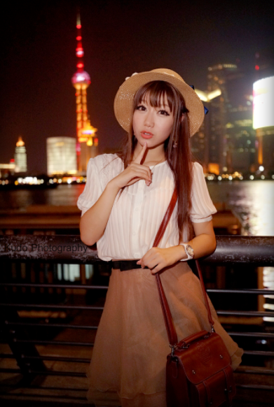 广州市 老婆跟领导出差，发来照片说在广州塔，朋友看了劝我离婚，为什么？