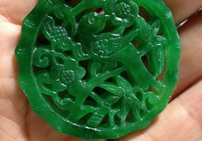 翡翠|翡翠上蜡到底好不好？了解了为什么上蜡，你就知道了