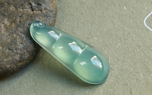 翡翠|翡翠价格不断增长，在佩戴翡翠的过程中，一定要多加注意保养