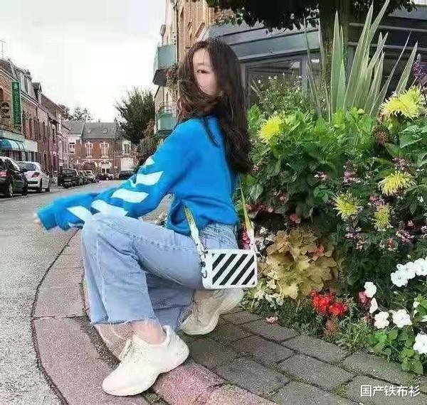 李嫣|李嫣和汪峰大女儿三亚度假！她连换两套泳装，骨感身材像妈妈王菲