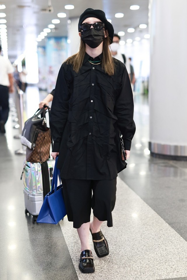 大表姐的时尚圈|孟美岐这回穿对了,高腰阔腿裤尽显身材,比“五五分”搭配好看多