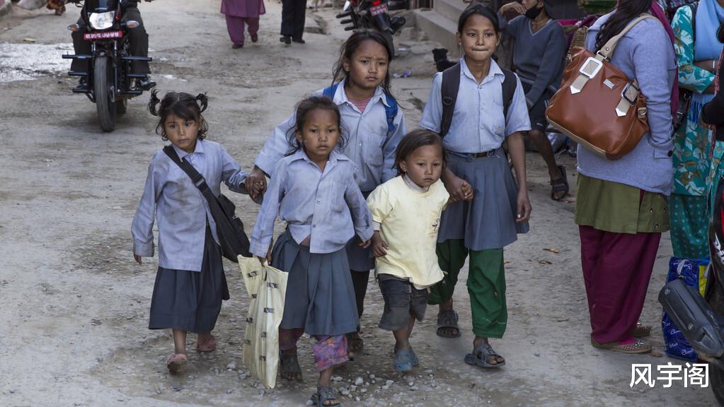 风宇阁 一年只有七袋米，却要养活5口人，虽然艰辛但他们过得很和睦