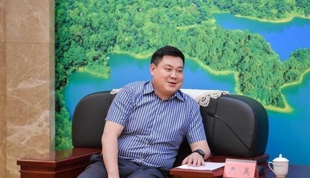 教教你家娃|江苏富豪坐拥1550亿资产，与歌星妻子结婚，还邀请到美国前总统