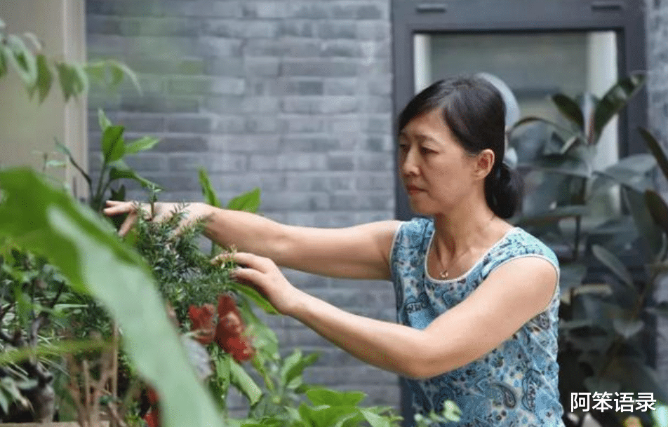 58岁阿姨住24㎡公寓，那叫一个干净，拍照给你们瞧瞧！真心羡慕！