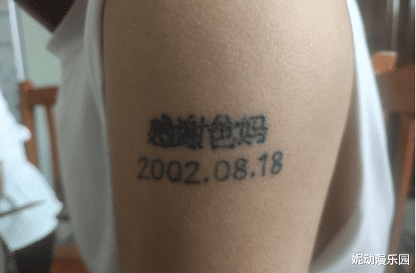 |搬进刚租来的新房，打扫卫生不小心发现的，我该不该告诉房东呢