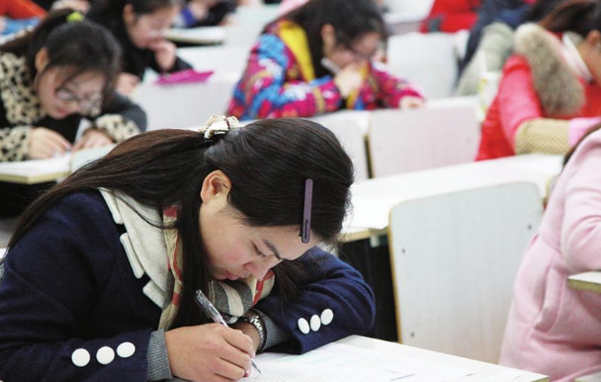 事业编制|6类岗位从事业编制转为合同工，福利待遇减半，铁饭碗不铁了