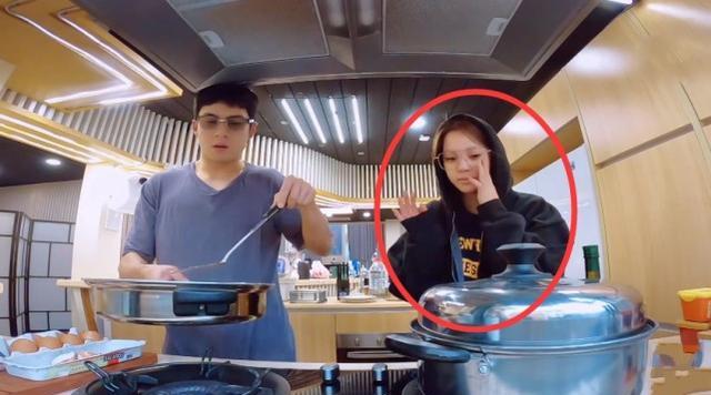 王一博|欧阳娜娜没化妆，节目组却突然关了美颜，真实素颜让韩东君一怔