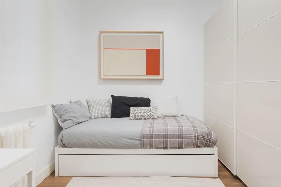 |一眼钟情这套142平,走道门洞拓宽成双开,回家都有仪式感了