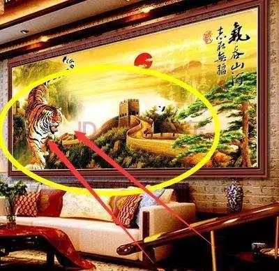 客厅|万万不要在客厅挂这几种画，老师傅从不这么做，再富裕也会住穷！