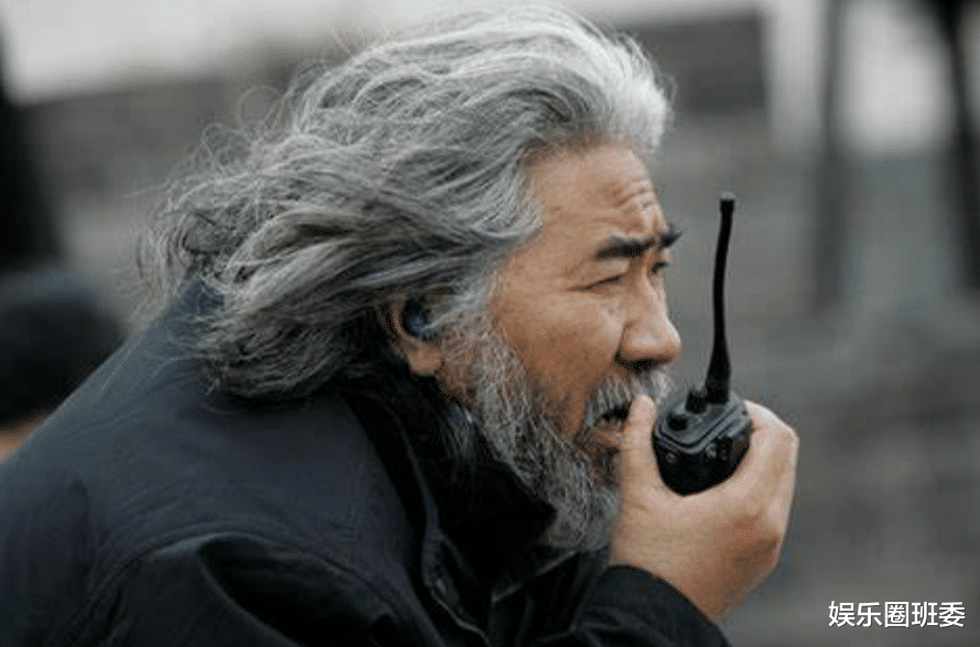 梁洁|70岁张纪中直播带货险些晕倒?娇妻杜星霖与帅气主播默契互动,未发觉老公异样