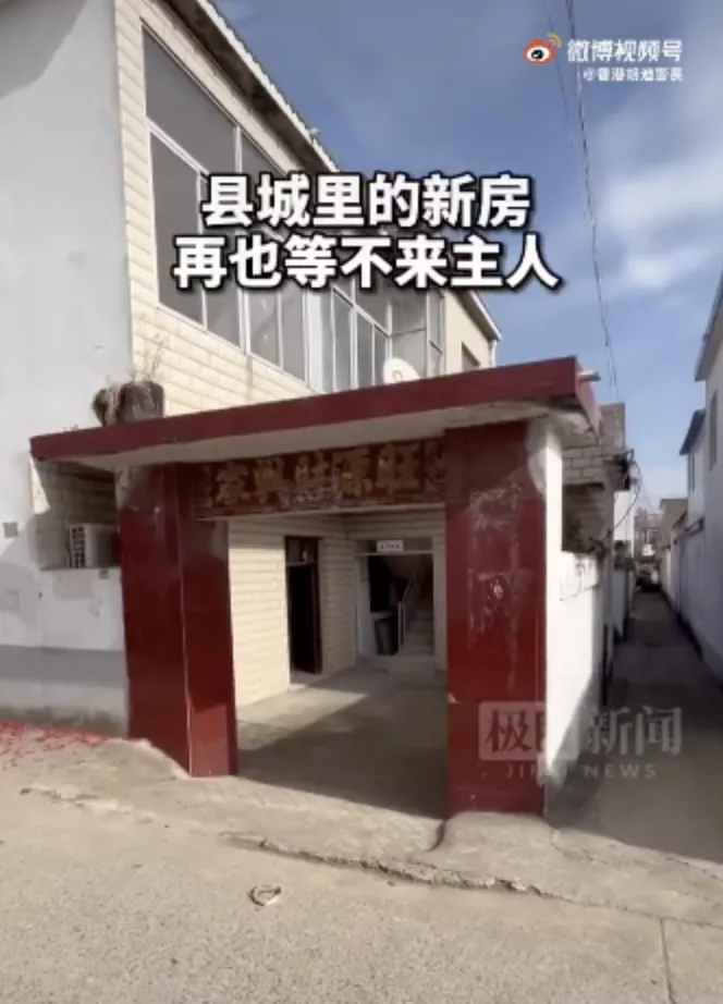 安徽特大车祸16人伤亡,死者身份惹人泪崩:有鞋穿的人,从不光脚跑