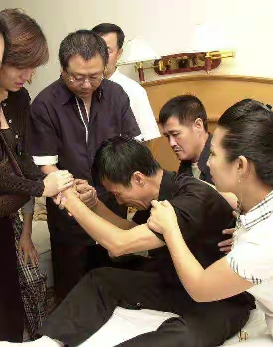 何庆魁|高秀敏去世16年，赵本山承诺养何庆魁，如今他做到了吗？