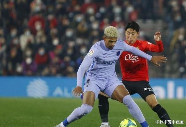梅西|1-0，又赢了！西甲豪强太狠，狂轰14脚+67%高控球，狠狠扎心梅西
