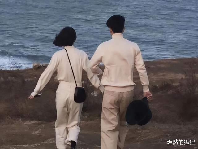 坦然的狐狸 男人打心底里深爱着你，会如此回复你的消息