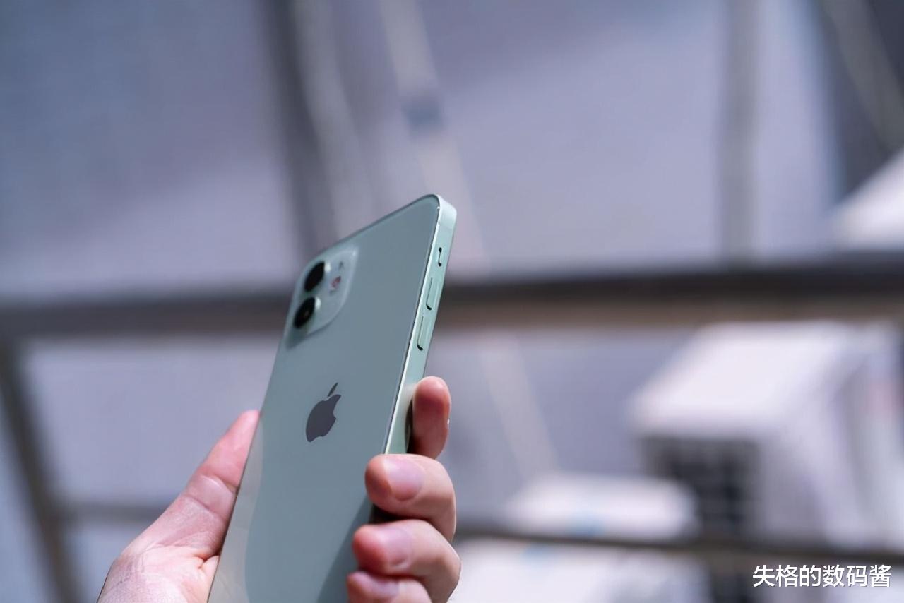 華為|為什么很多人嘴上說著買華為，背地里卻入手了iPhone13，很真實