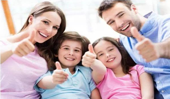 多情说育儿|对婴儿的父母表示同情,因为孩子哭闹,最难受的其实是父母