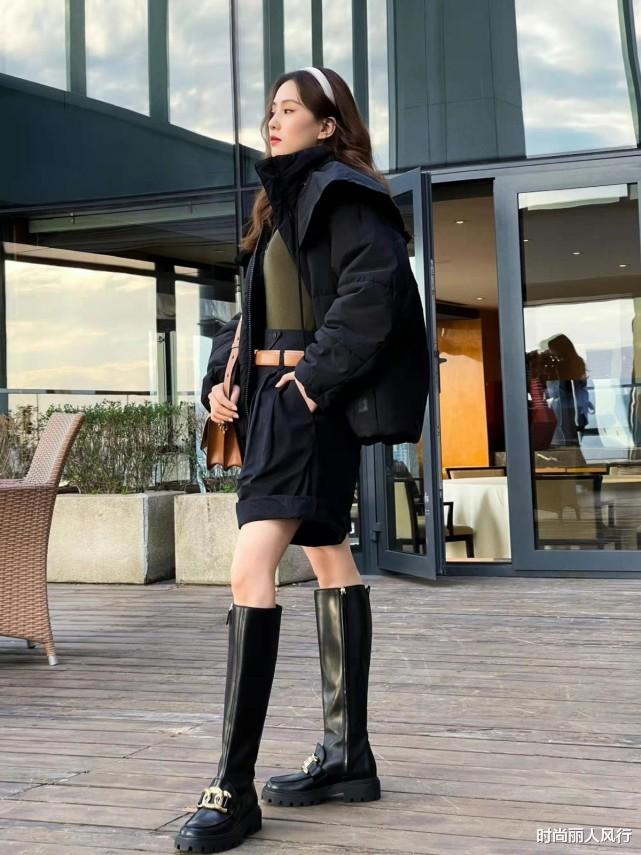 优酷|刘诗诗穿羽绒服造型封神！光腿穿超短裤配长靴，冬天露腿太时髦