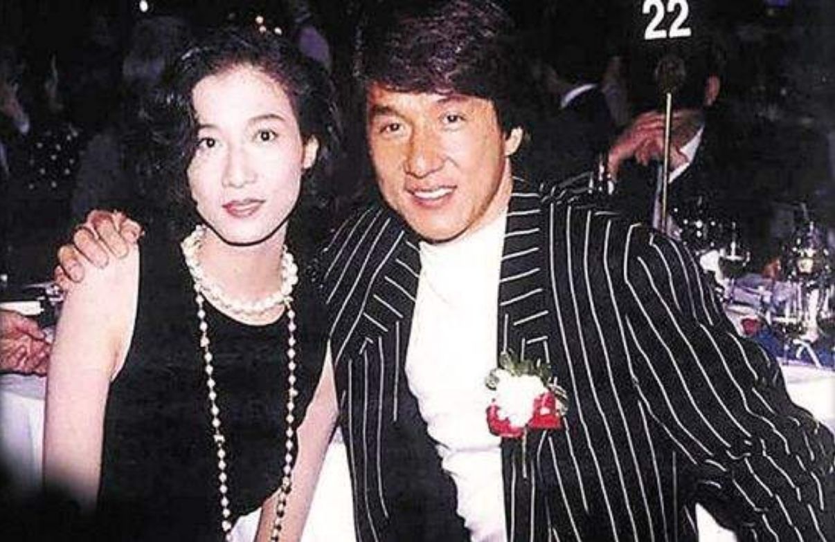 吴卓林|“成龙私生女”吴卓林:爹不认,娘不教,现实版被嫌弃的一生