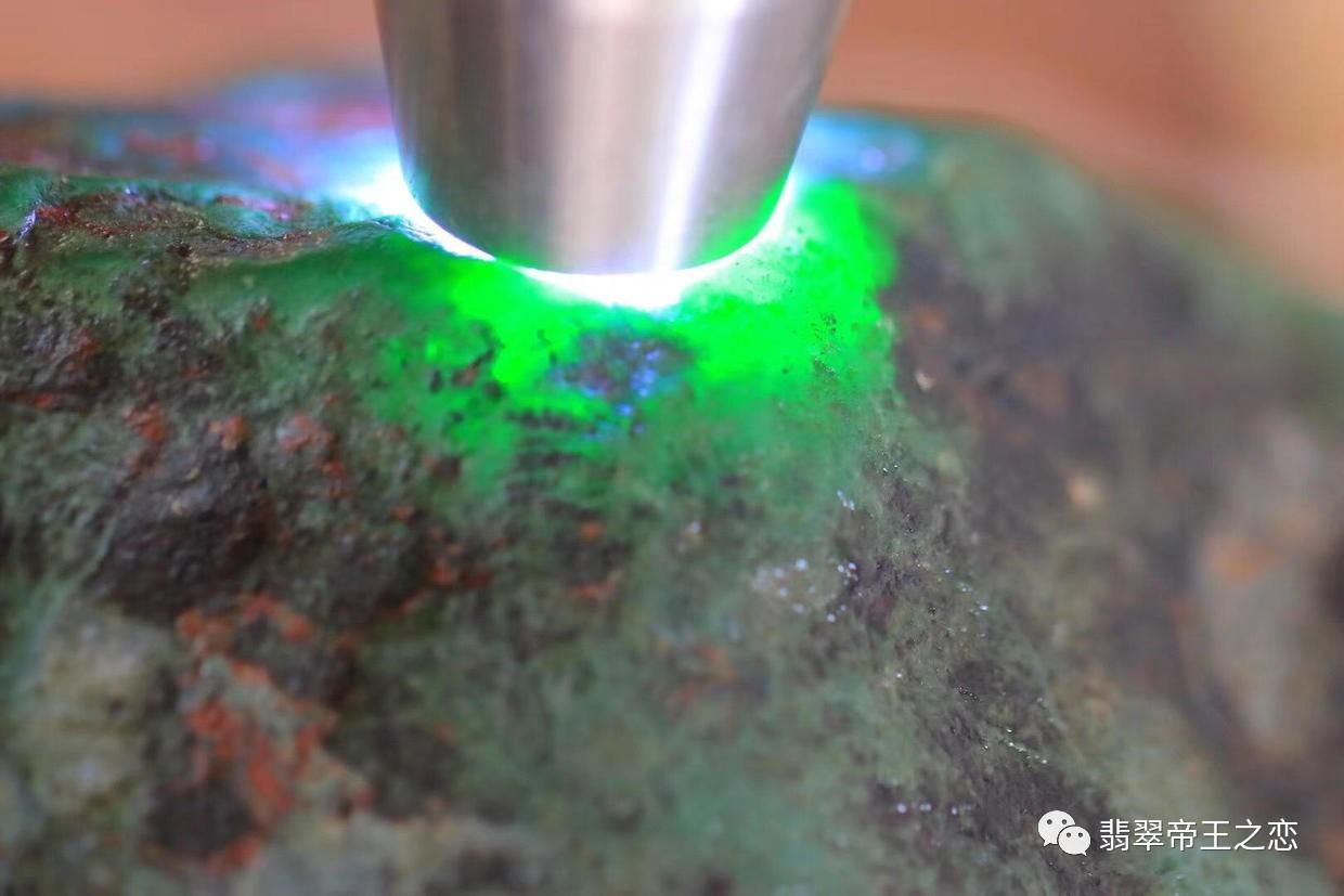 奇石|什么样的翡翠原石色料具备赌的条件？