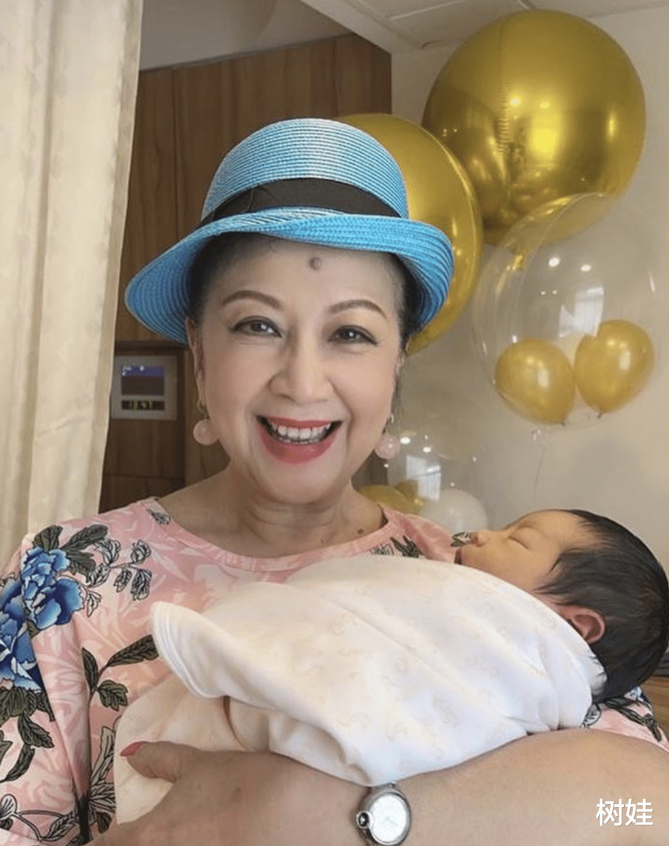 薛家燕|薛家燕笑对被赠言78岁遇真命天子，已有小17岁男友，两人感情稳定