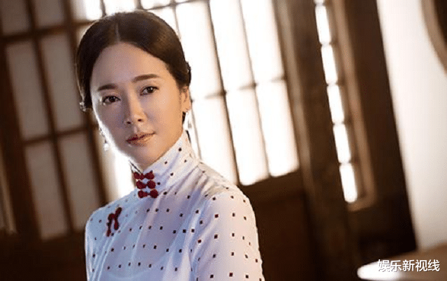 左小青|44岁左小青官宣离婚，10年婚姻路走到尽头，登《姐姐》舞台再次乘风破浪