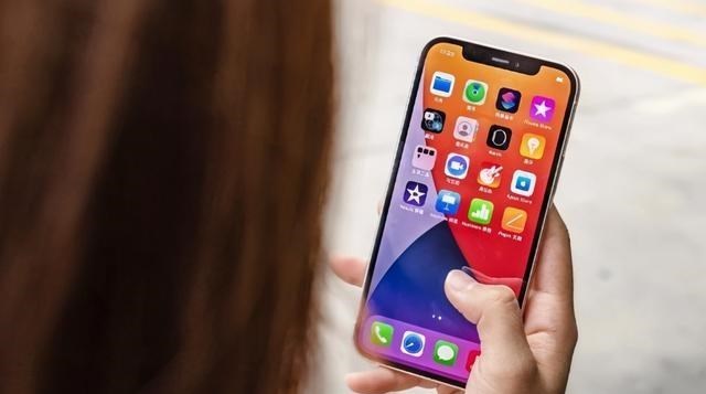 教教你家娃|华为P50和iPhone12综合对比，哪一款更值得入手，看完就知道了