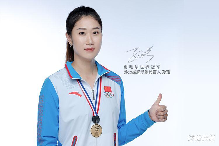 孙瑜|英姿飒爽！国羽女神重执球拍风采依旧，曾因伤病原因巅峰退役