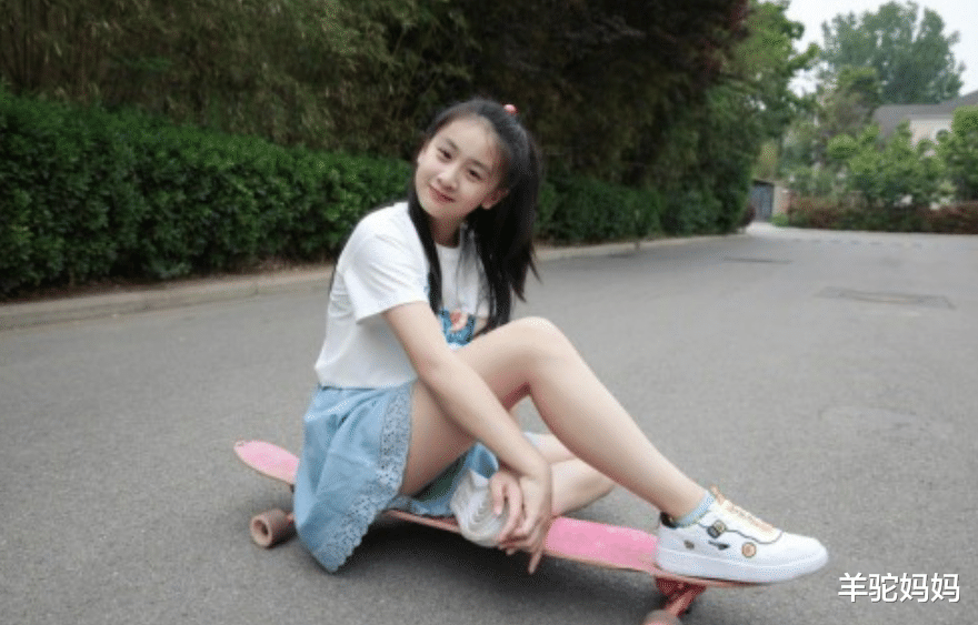羊驼妈妈|有一种无奈叫“女像爸”,13岁森碟一脸男相,网友:好身材可惜了