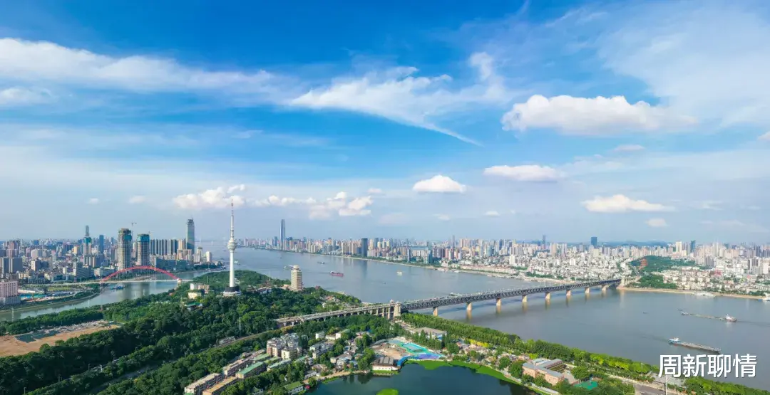 周新聊情|在武汉有100种观江姿势，看哪一款能打动你的心