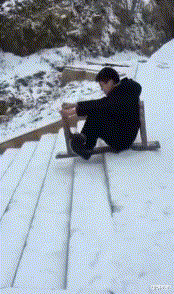 大象|和女老板一起去爬山，她总是走在我前面，莫名的有点慌啊