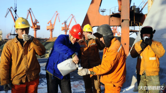 工人|这些“没人青睐”的工作月收入1万以上，一个是司机一个是工人