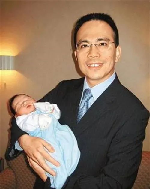 张子强|李嘉诚最宠爱的“神秘女子”，被雪藏24年后，一露脸就是「700亿」！