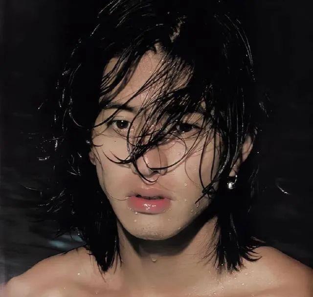 街拍|亚洲十大男神近况，郭富城一家四口甜蜜过节、周润发餐馆独自吃饭