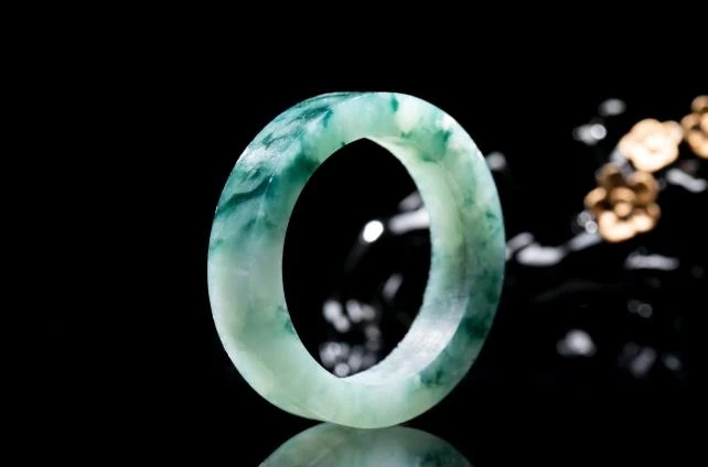 翡翠|那些带“毛”的翡翠，你知道多少？