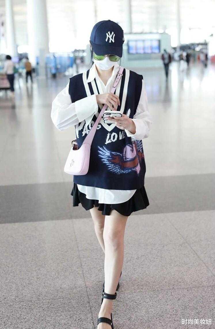 时尚美妆妞|39岁范冰冰还是“不服老”，穿少女风差点认不出，像00后小姑娘