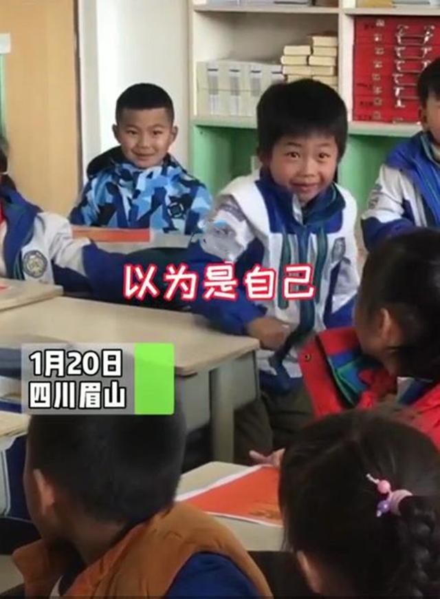 你像意外|小男孩领奖状演出“曲折剧情”,听到自己名字时喜极而泣,不容易