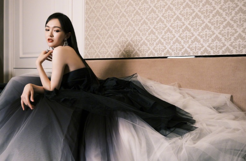 吴宣仪|唐嫣开叉长裙装冷艳性感，渐变色礼服温婉优雅，令人怦然心动