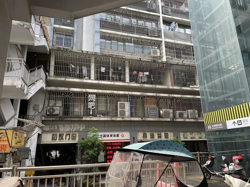 别墅|踩盘记｜实探李家沱神盘，一盘烂尾后再建，一盘卖了三年还在卖