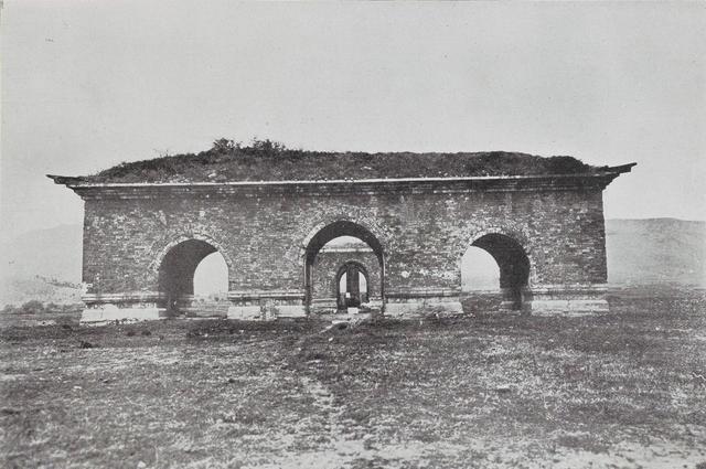 南京|1910年的南京下雪老照片，玄武湖全景，留着长辫的警察，明故宫遗址