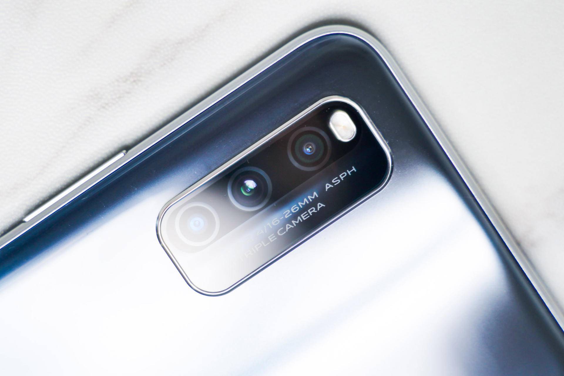 天玑1000plus|iQOOZ1测评：天玑1000Plus能否扛住硬核大旗