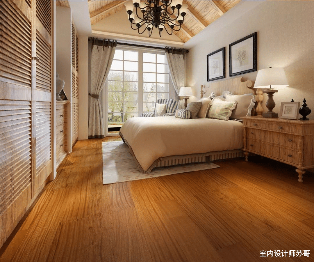 秋季装修要谨慎, 铺贴地板时,要做好防干裂处理,避免影响入住