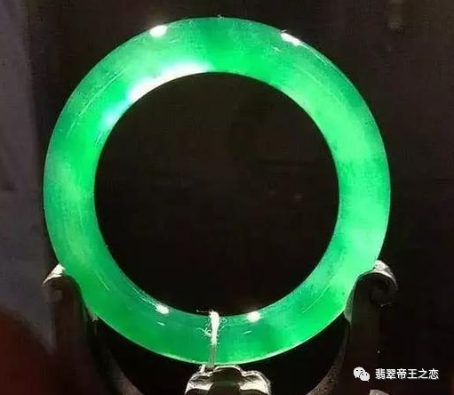 翡翠|买翡翠就选绿的，是对还是错？