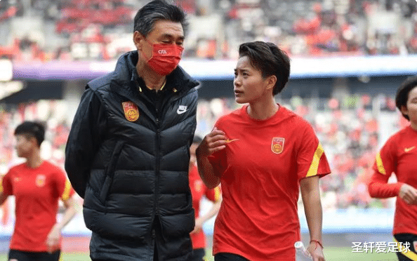 王霜|4-0，4-0！卫冕冠军踢疯了，王霜建大功，以净胜球优势登顶积分榜