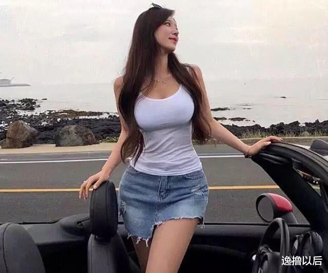手办|韩国女模被称“海贼王女帝”，身材姣好，常年转呼啦圈是法宝