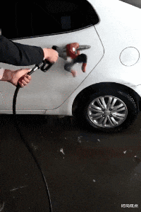 时尚炫点 “女神手滑发来制服自拍,把细节放大10倍后...没想到小丑是我自己?”