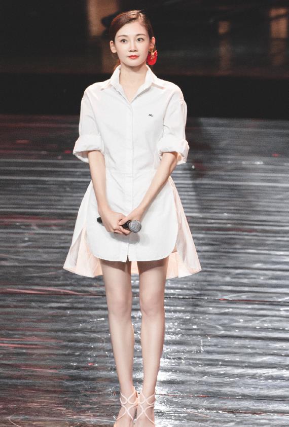 苗苗|苗苗产后首秀真绝了！“素颜脸”完胜baby，立马明白郑恺眼光