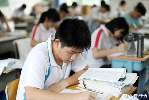 宿舍|1间宿舍住了24人，每人每年5000元，而关键是学校称宿舍与其无关