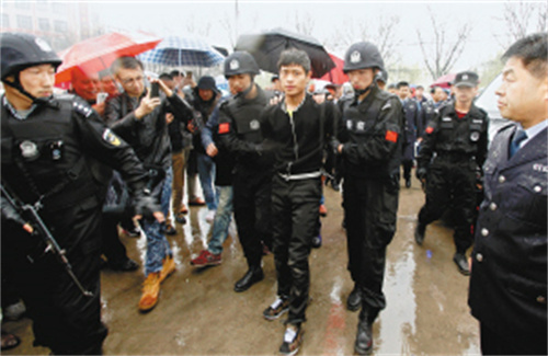  2015年陕西命案：因在朋友圈炫富引来杀身之祸，凶手杀3人后分尸