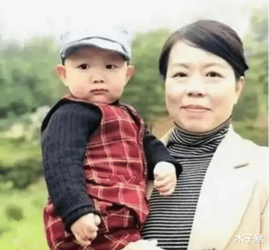 木子默|100多张姚威童年照和2000字小长文，杜新枝，你的软刀子太狠了