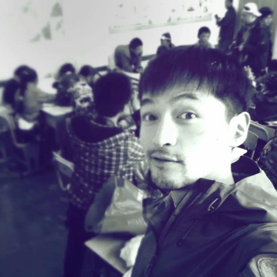 胡歌|39岁胡歌又上热搜！逃跑捡垃圾8年：做明星没劲儿透了！